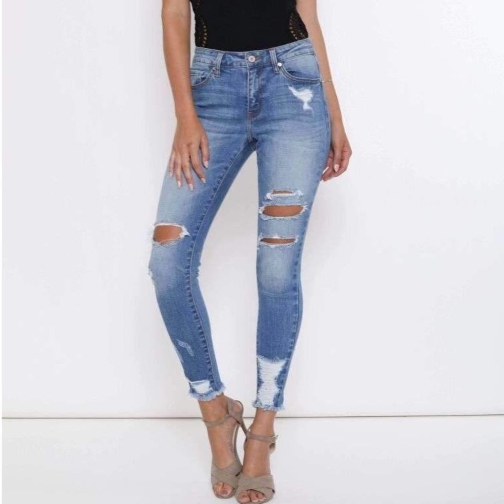 Host Pick 🥇 Cropped Distressed Skinny Jeans - Picture 4 of 8